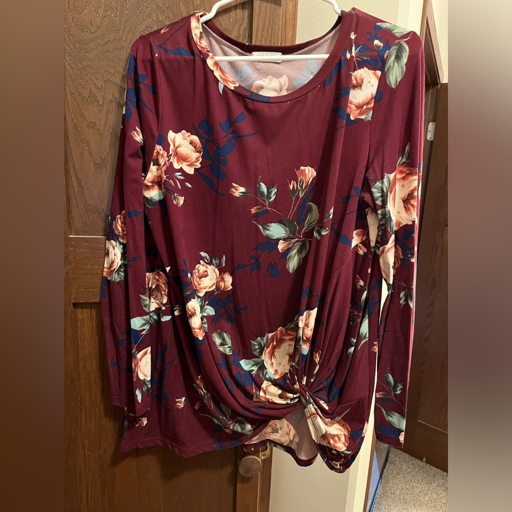 Viamor twist front floral top